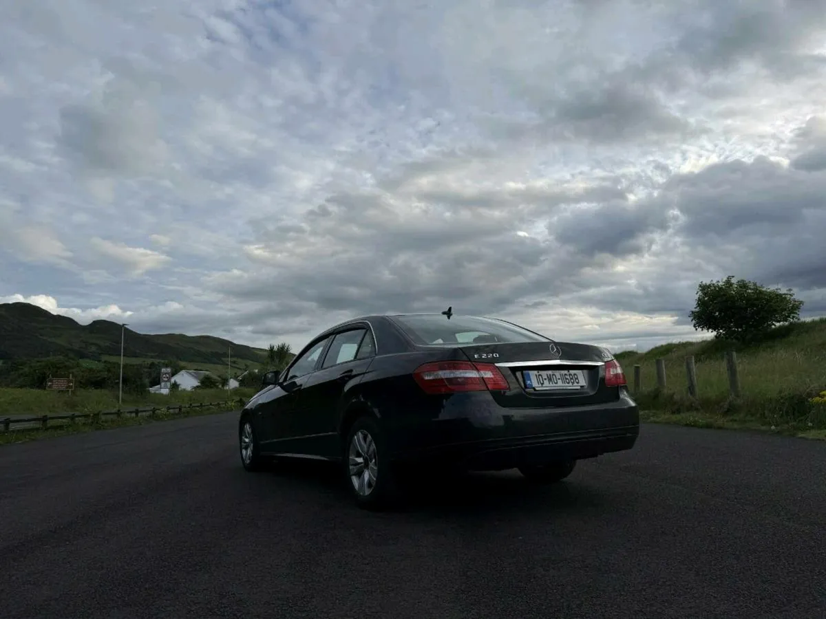 Mercedess Benz E Class 2010 - Image 4