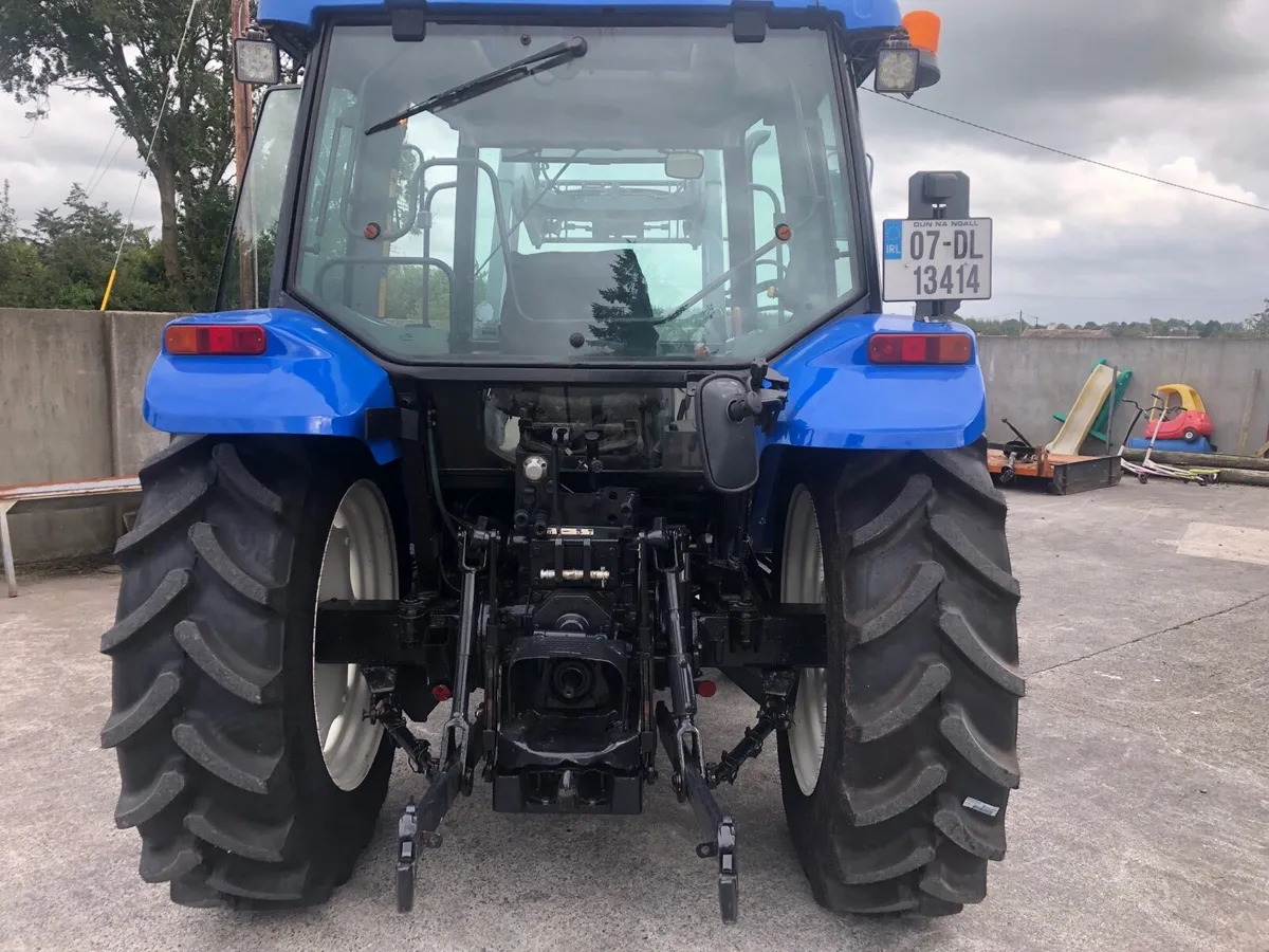 2007 New Holland  TL 100A with Loader - Image 4