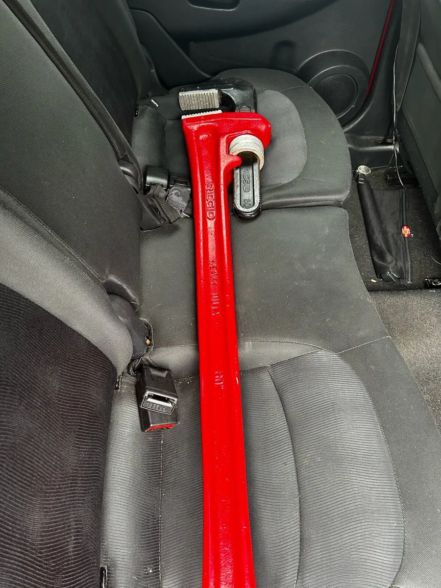 Rigid 31045 60” heavy duty straight pipe wrench - Image 1