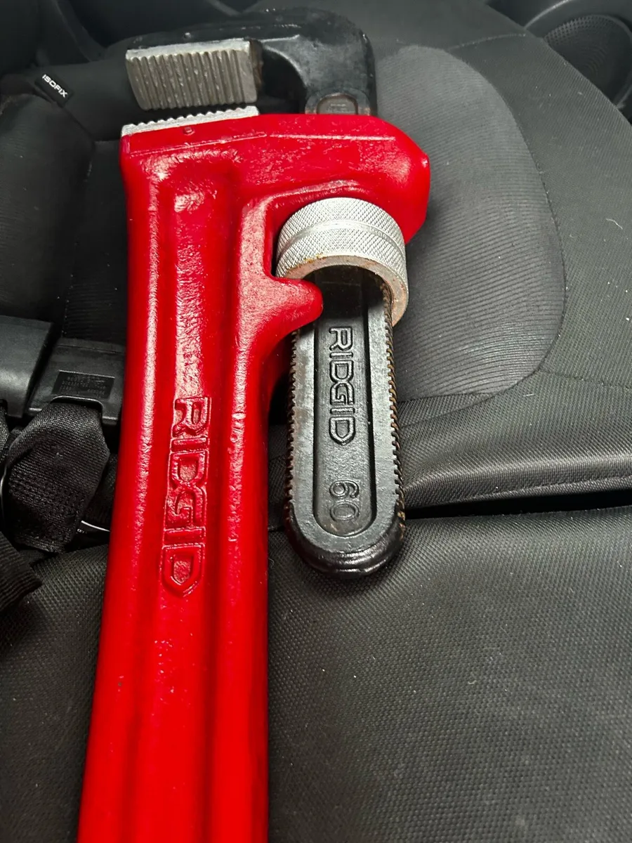 Rigid 31045 60” heavy duty straight pipe wrench - Image 4