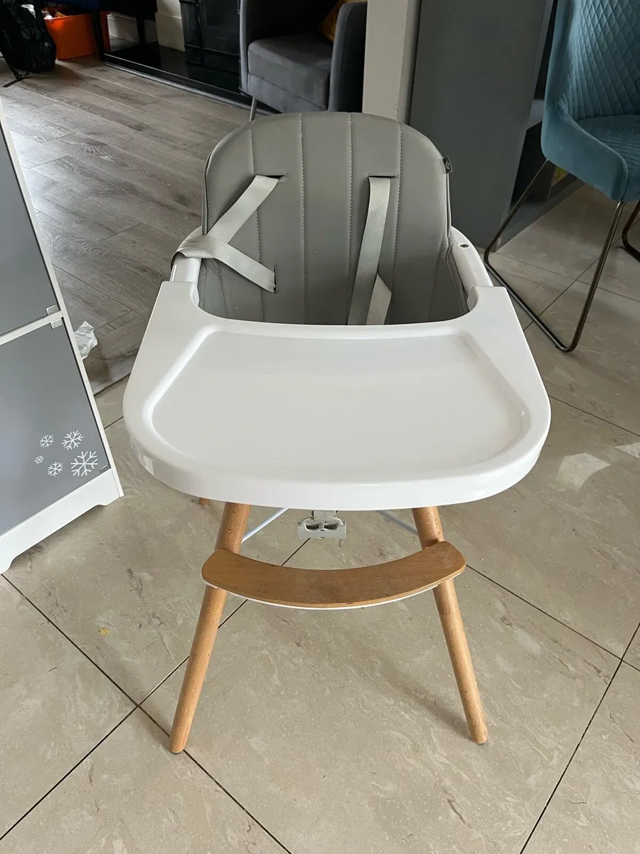 Child’s high chair - Image 1
