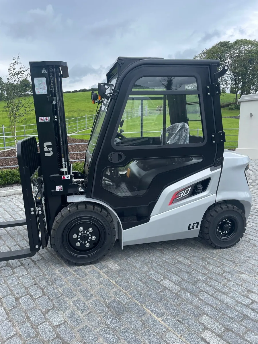 New UN 3 Tonne diesel forklift - Image 1