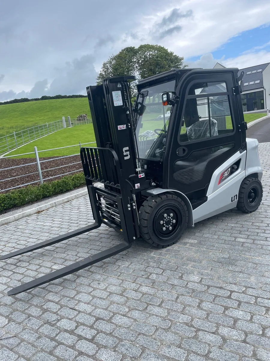 New UN 3 Tonne diesel forklift - Image 2