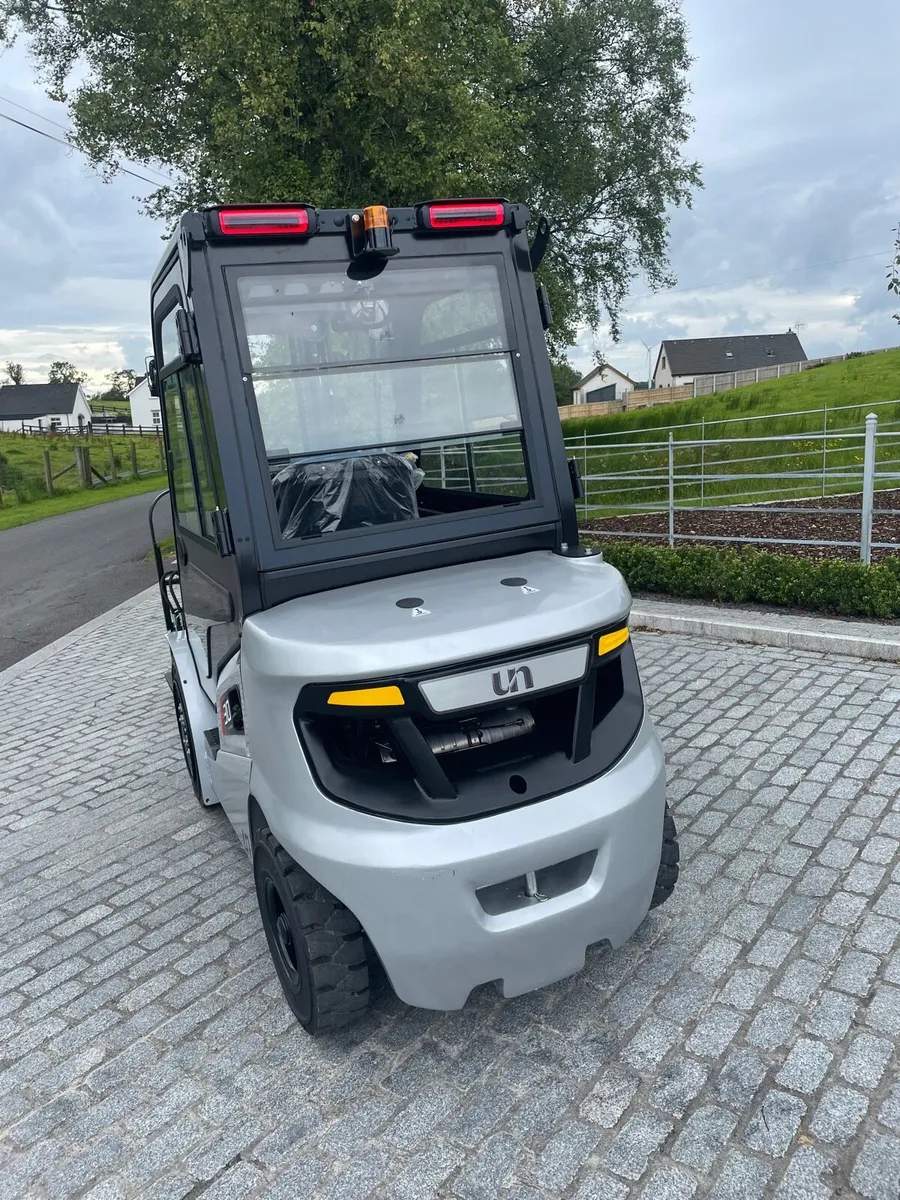 New UN 3 Tonne diesel forklift - Image 3