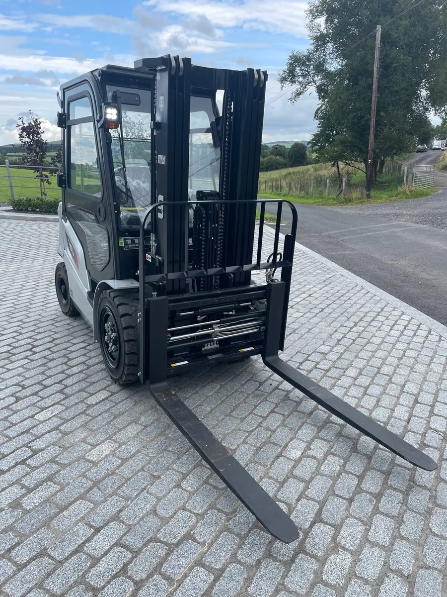 New UN 3 Tonne diesel forklift - Image 4