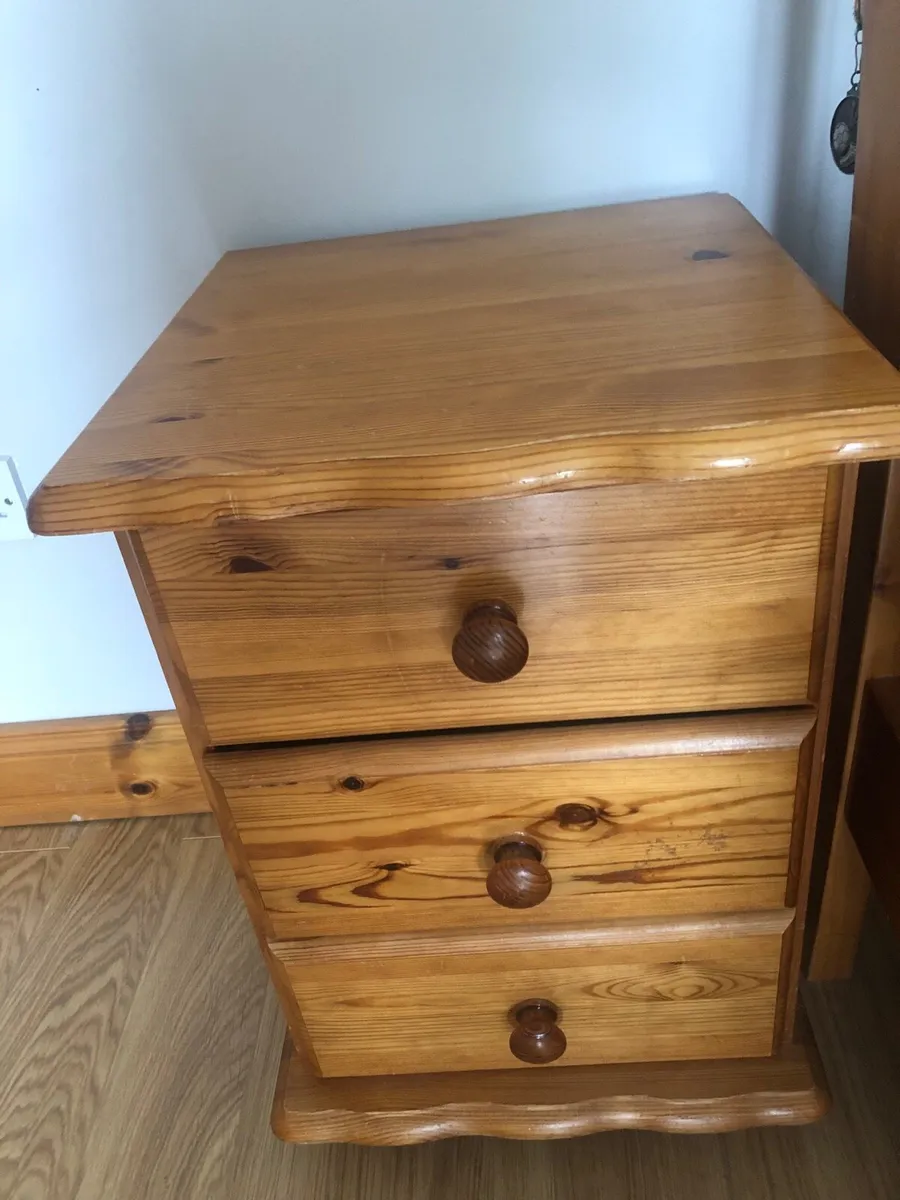 Bedroom furniture - Image 1