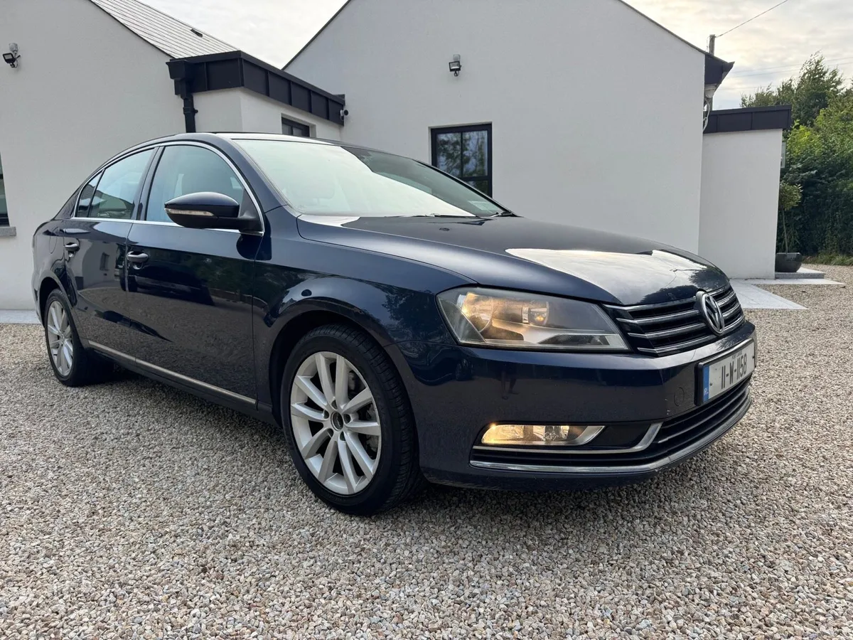 VOLKSWAGEN PASSAT 2011 - Image 1