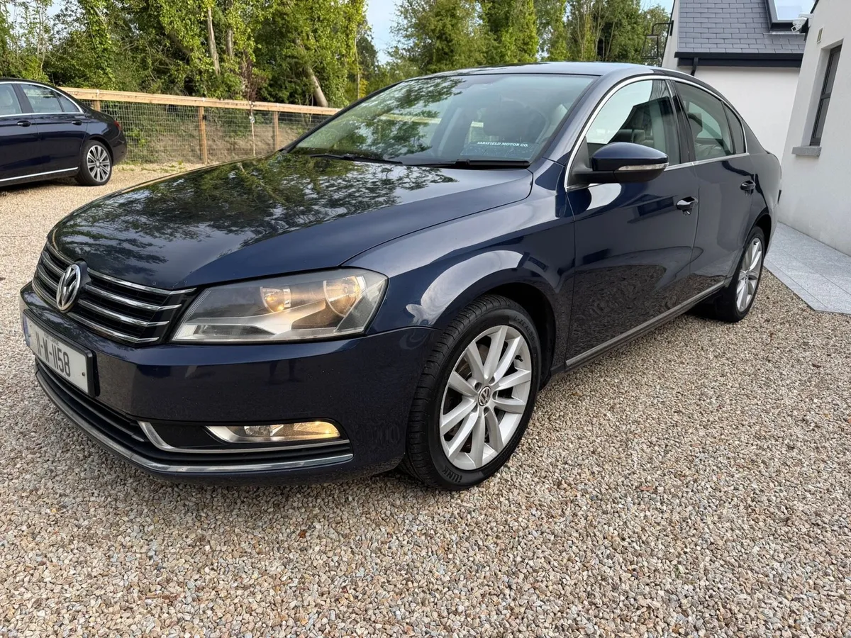 VOLKSWAGEN PASSAT 2011 - Image 2