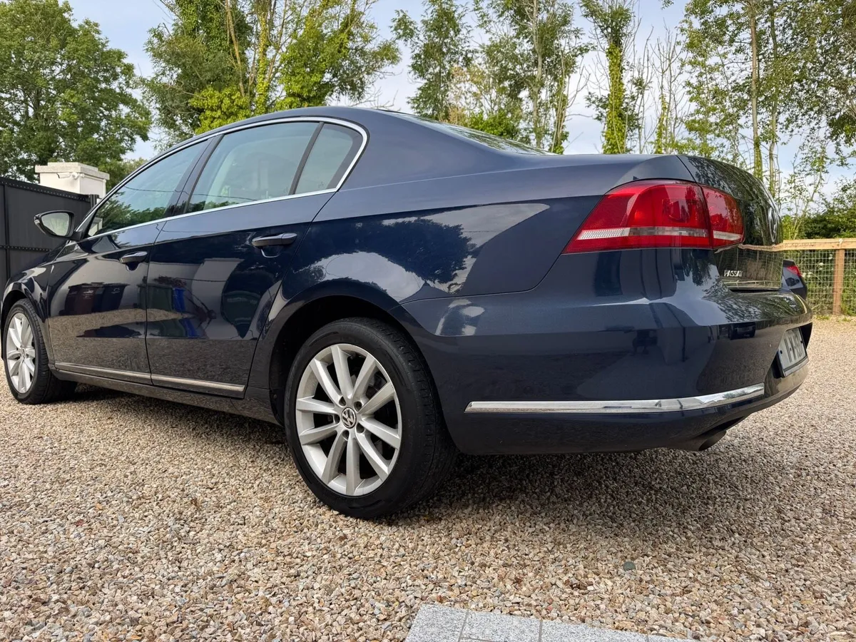 VOLKSWAGEN PASSAT 2011 - Image 4
