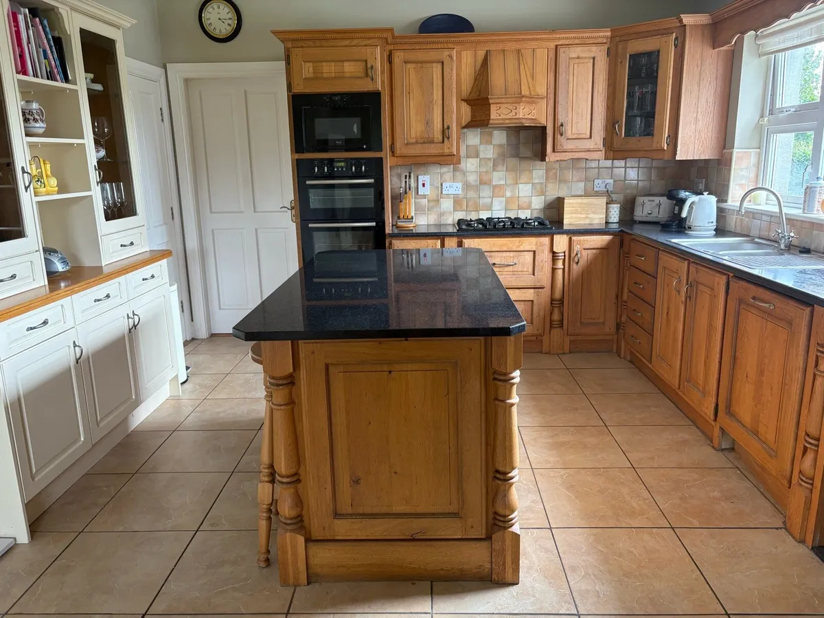 Oak kitchen - Image 1