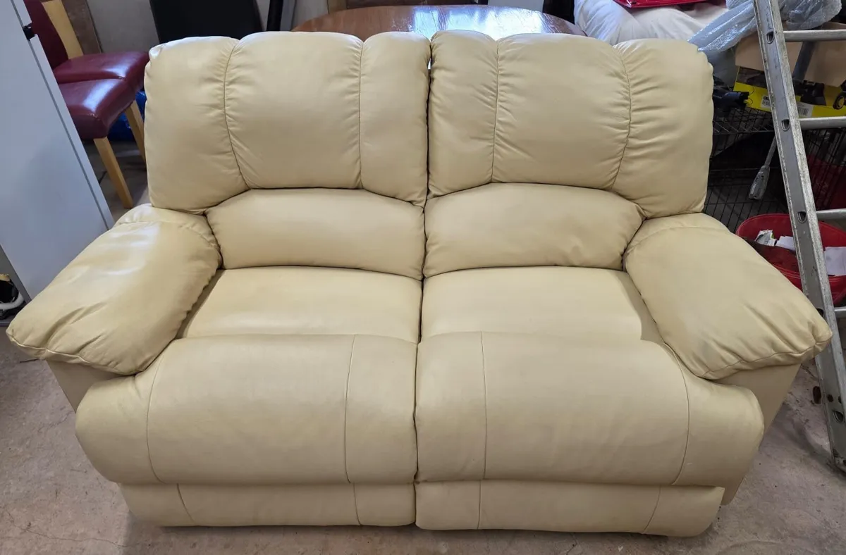 Cream leatherette recliner suite (3 & 2 seater) - Image 1