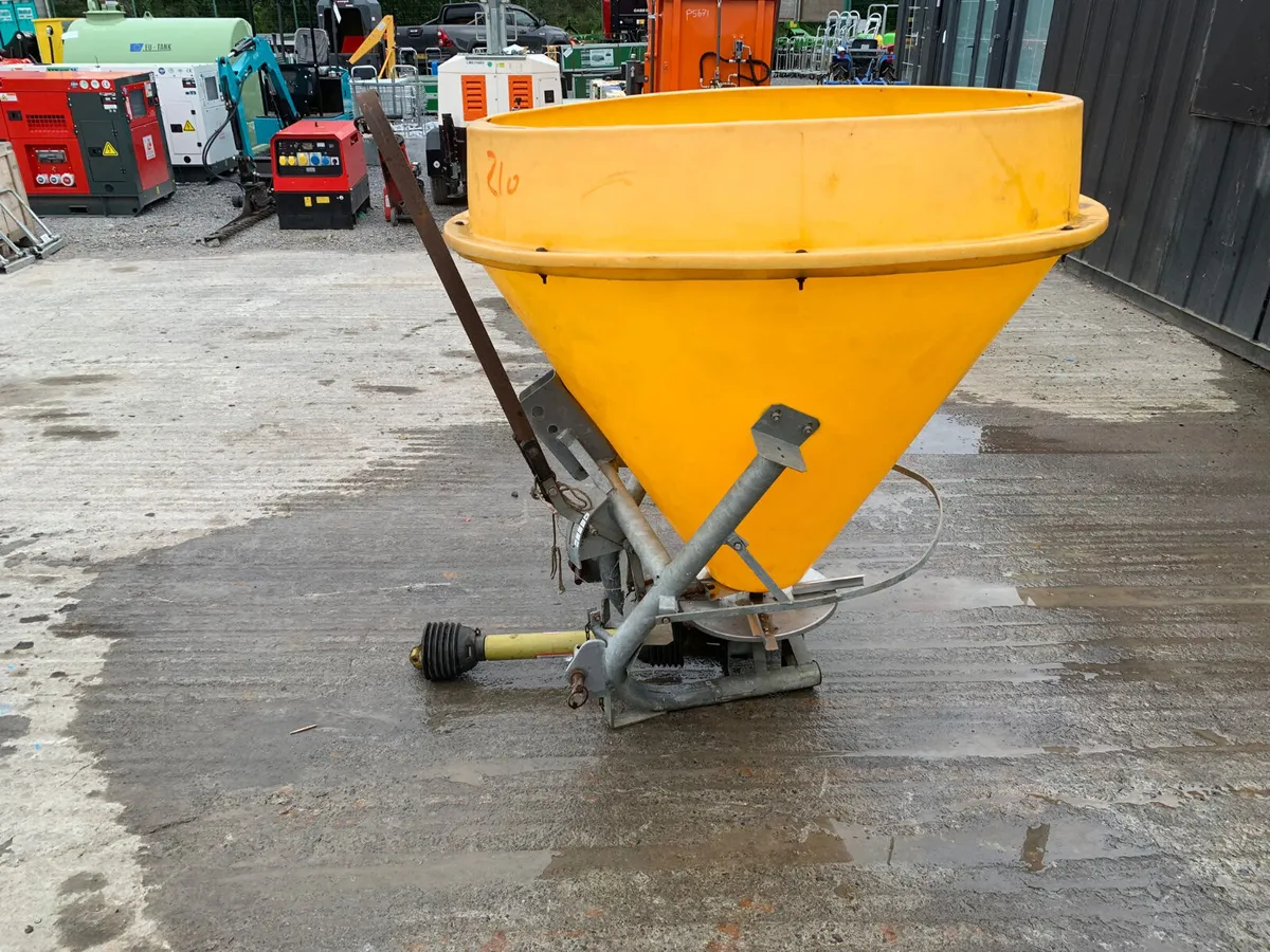 Jarmet 600 Fertiliser Spreader - Image 2