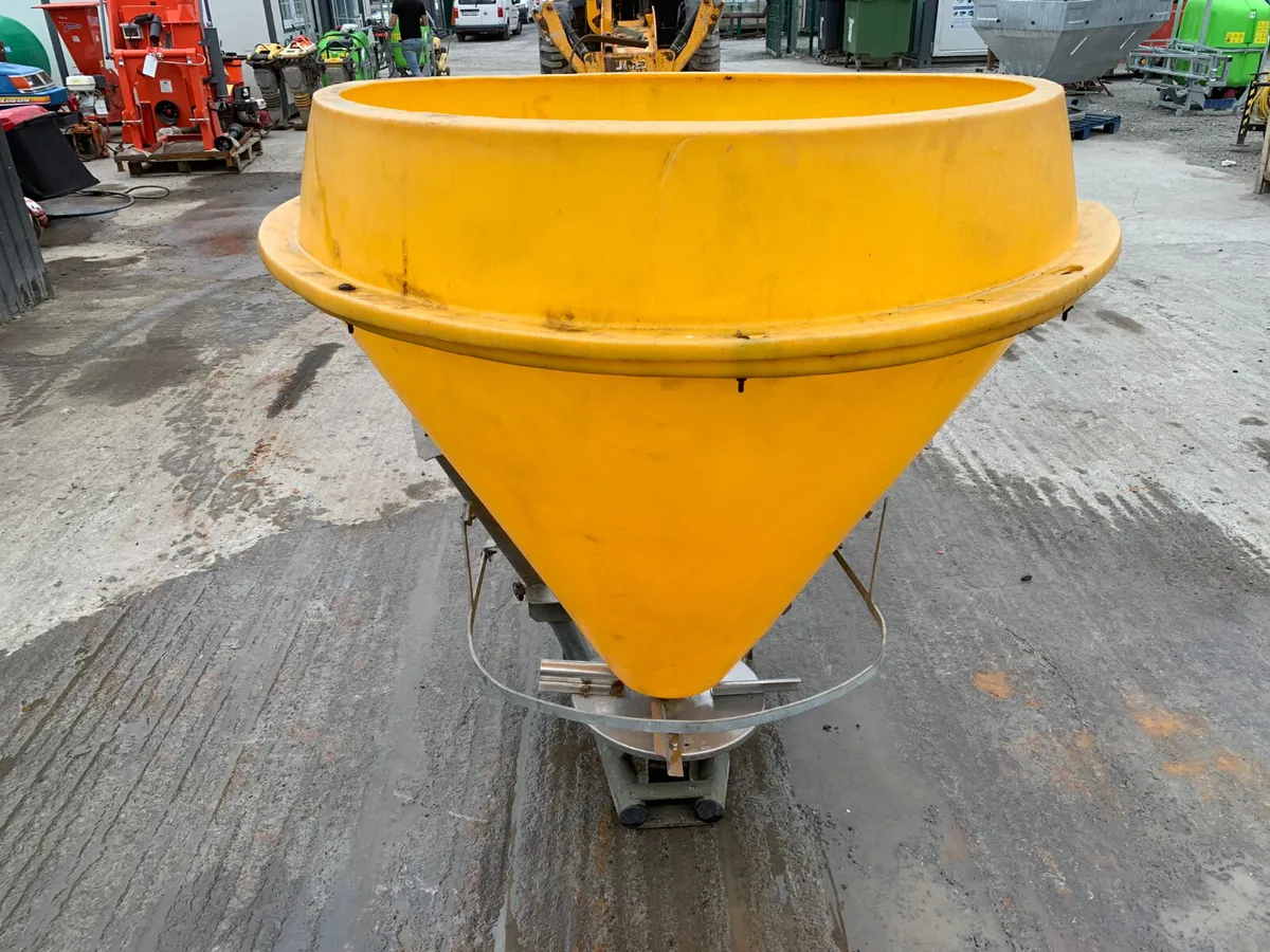 Jarmet 600 Fertiliser Spreader - Image 3