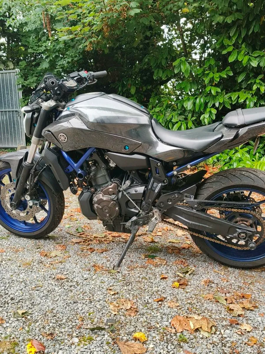 Yamaha MT07 Carbon edition - Image 2