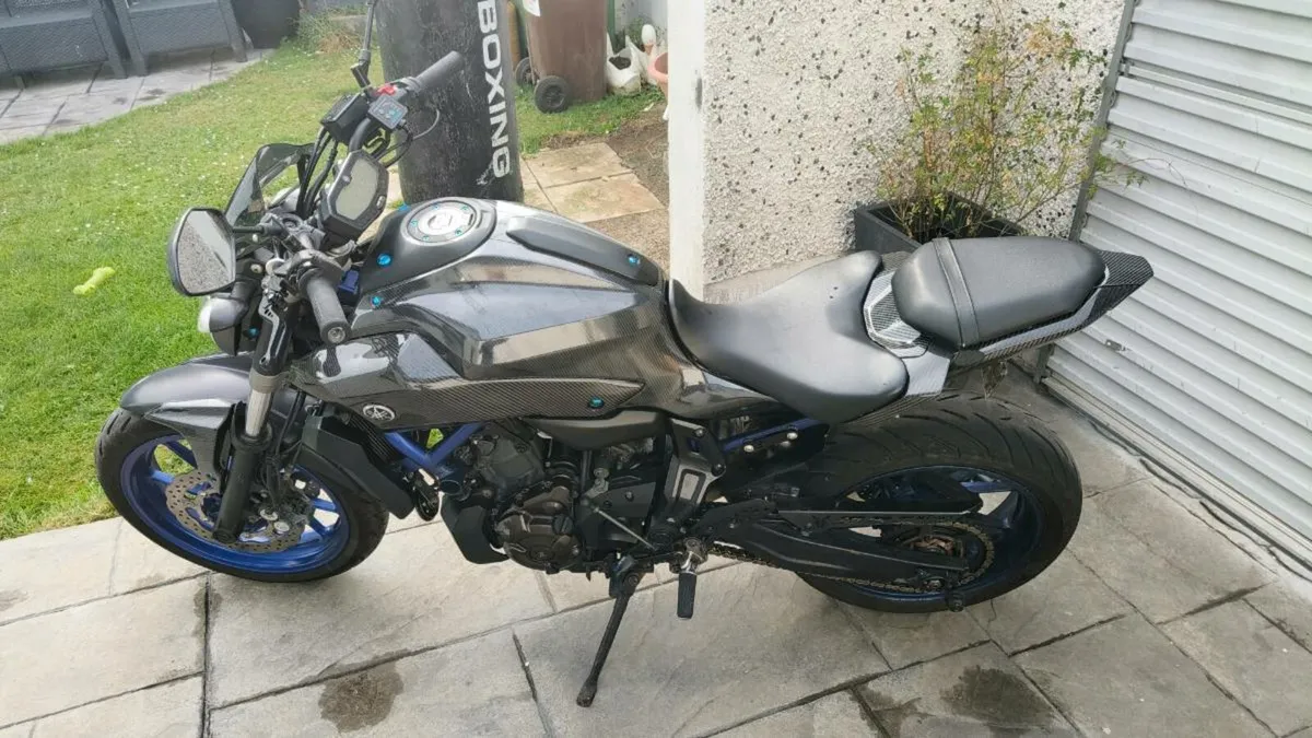 Yamaha MT07 Carbon edition - Image 3