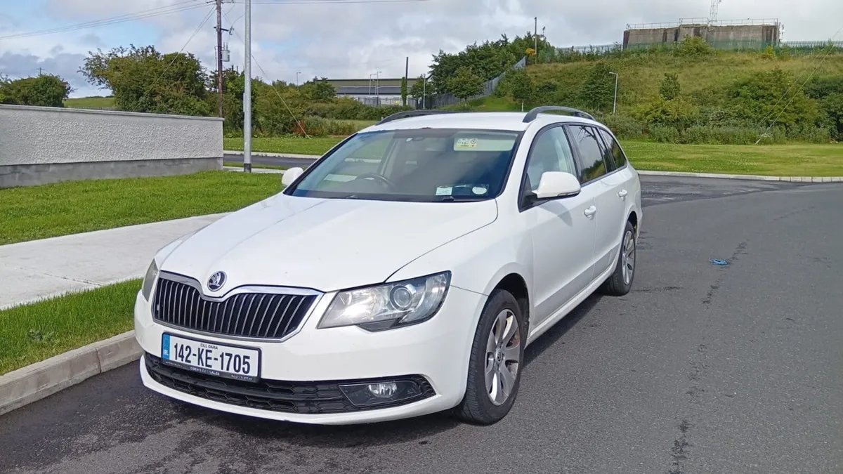 2014 142 Skoda Superb - Image 1