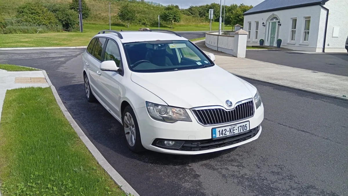 2014 142 Skoda Superb - Image 2
