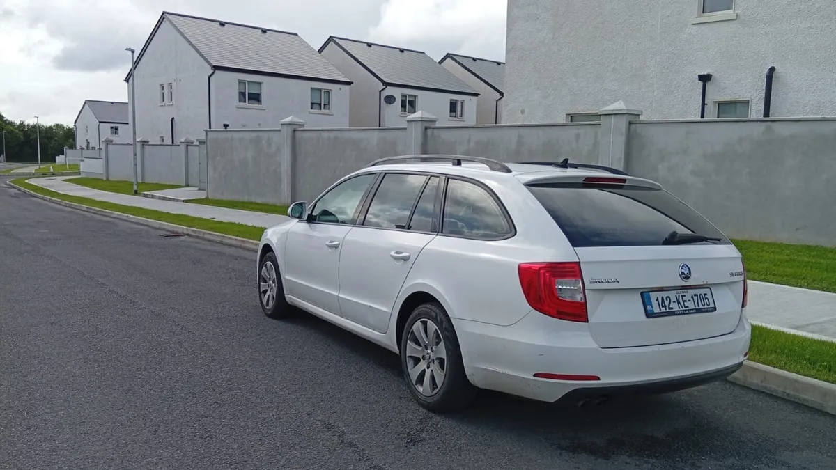 2014 142 Skoda Superb - Image 3