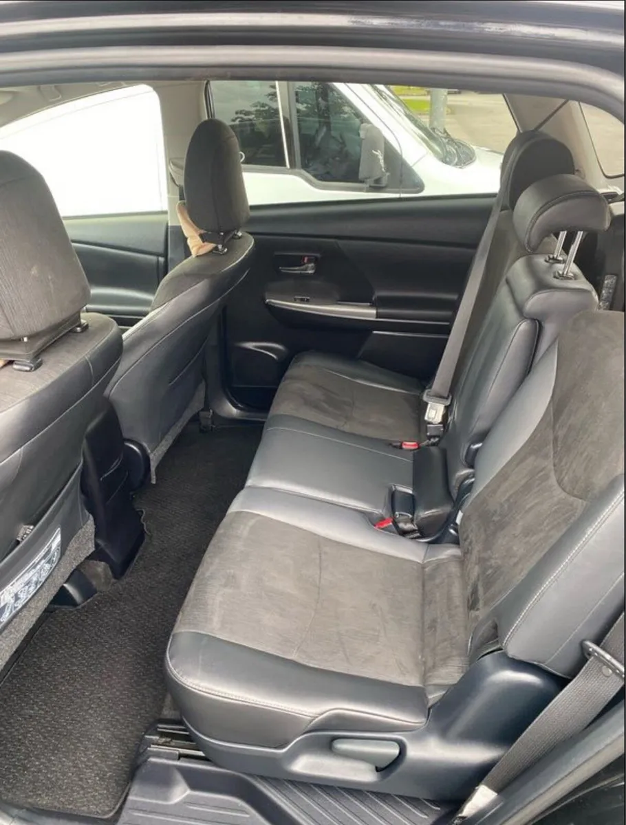 Toyota Prius - Image 4