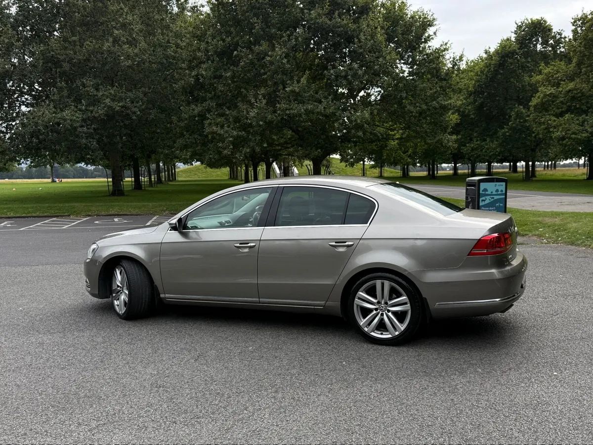 Volkswagen Passat 2013 - Image 2