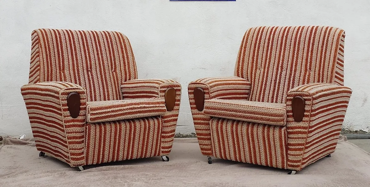 Sofa (Lot 101) - Image 1