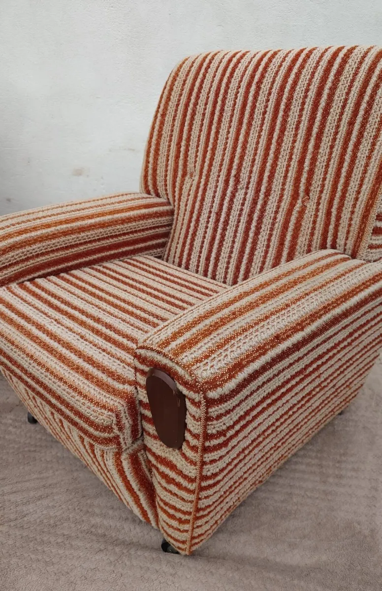 Sofa (Lot 101) - Image 3
