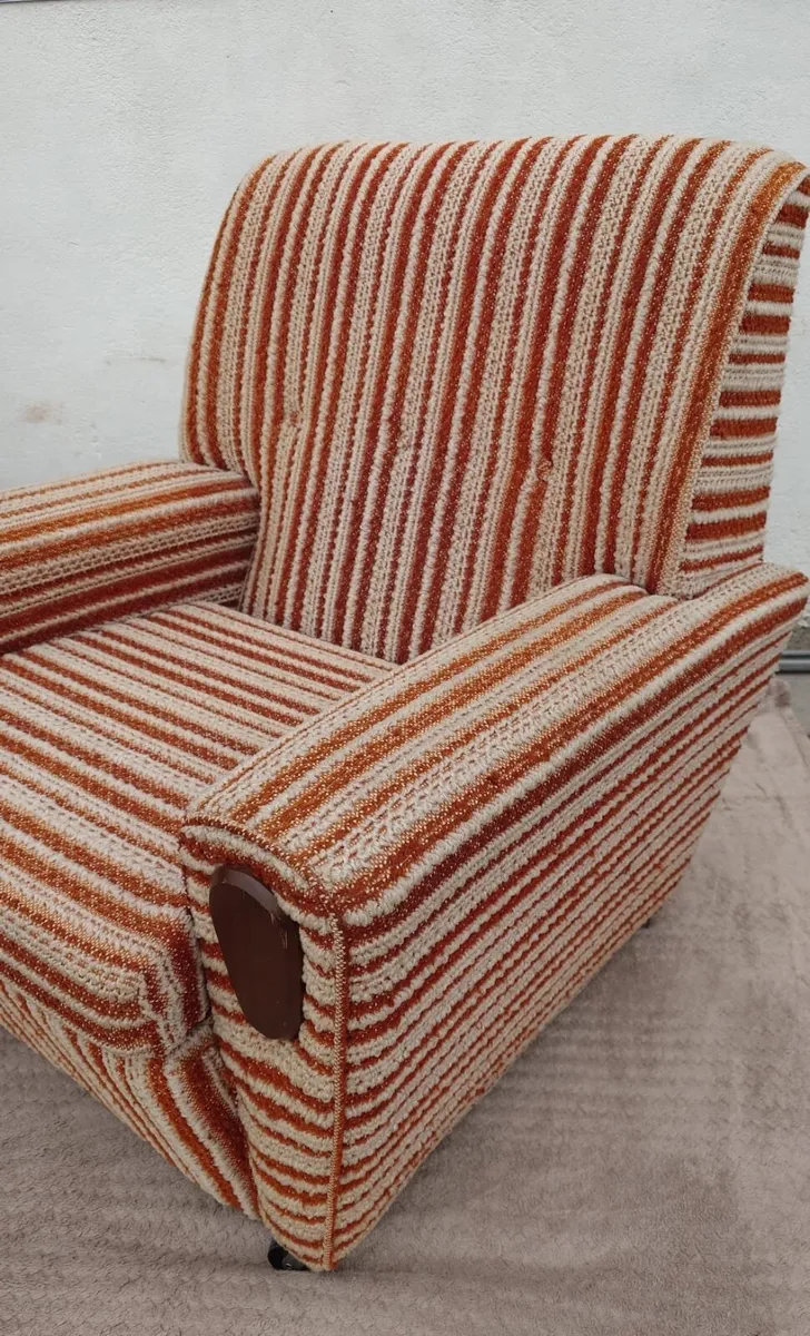 Sofa (Lot 101) - Image 4