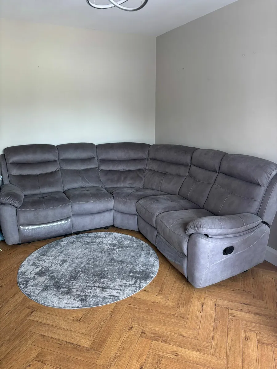 Corner sofa - Image 1