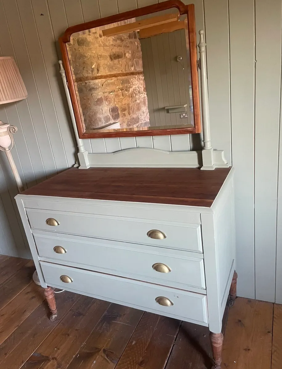 Chest of drawers - Image 1