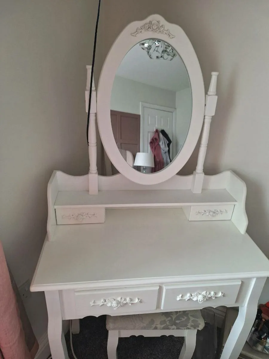 Vanity table - Image 2