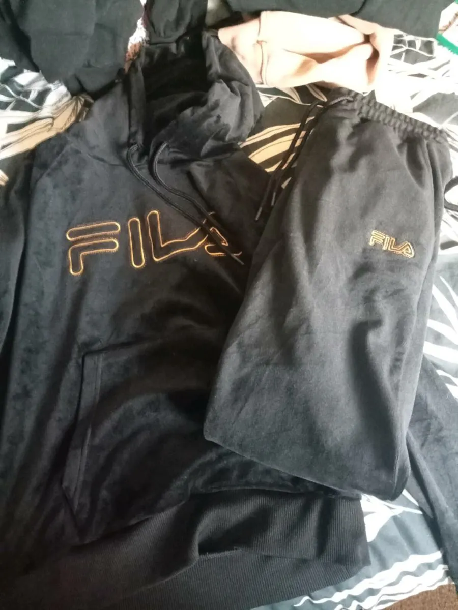 Ladies fila velvet tracksuit size 8 - Image 1
