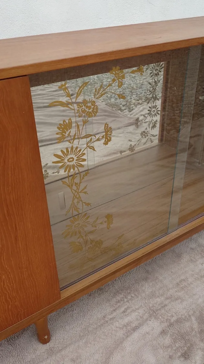 Glass display cabinet (Lot 106) - Image 4