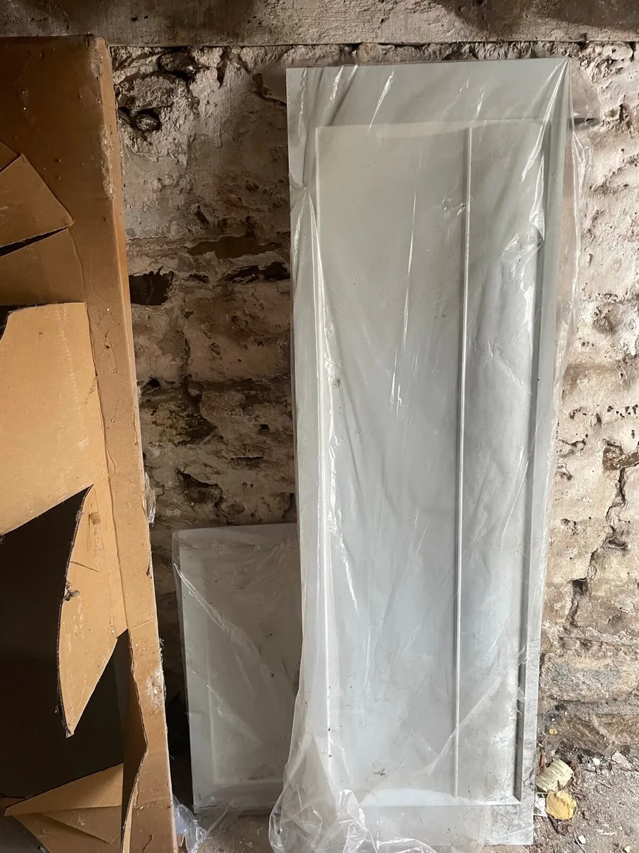Brand new bath, toilet and tiles - Image 1