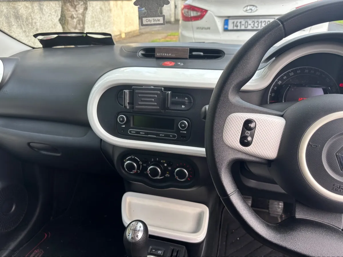 Renault Twingo 2015 - Image 2
