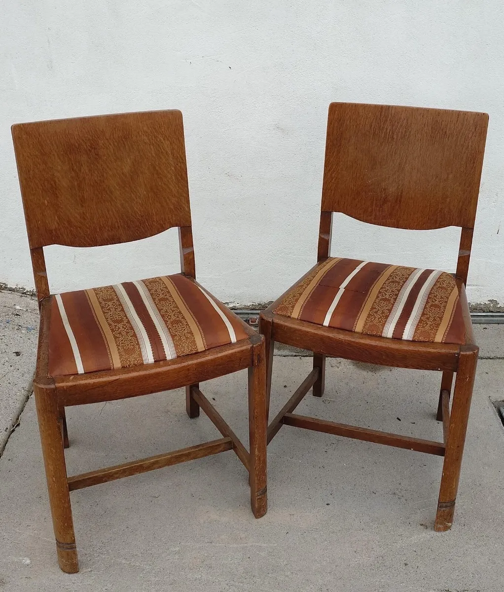 Antique chairs (Lot 104) - Image 1