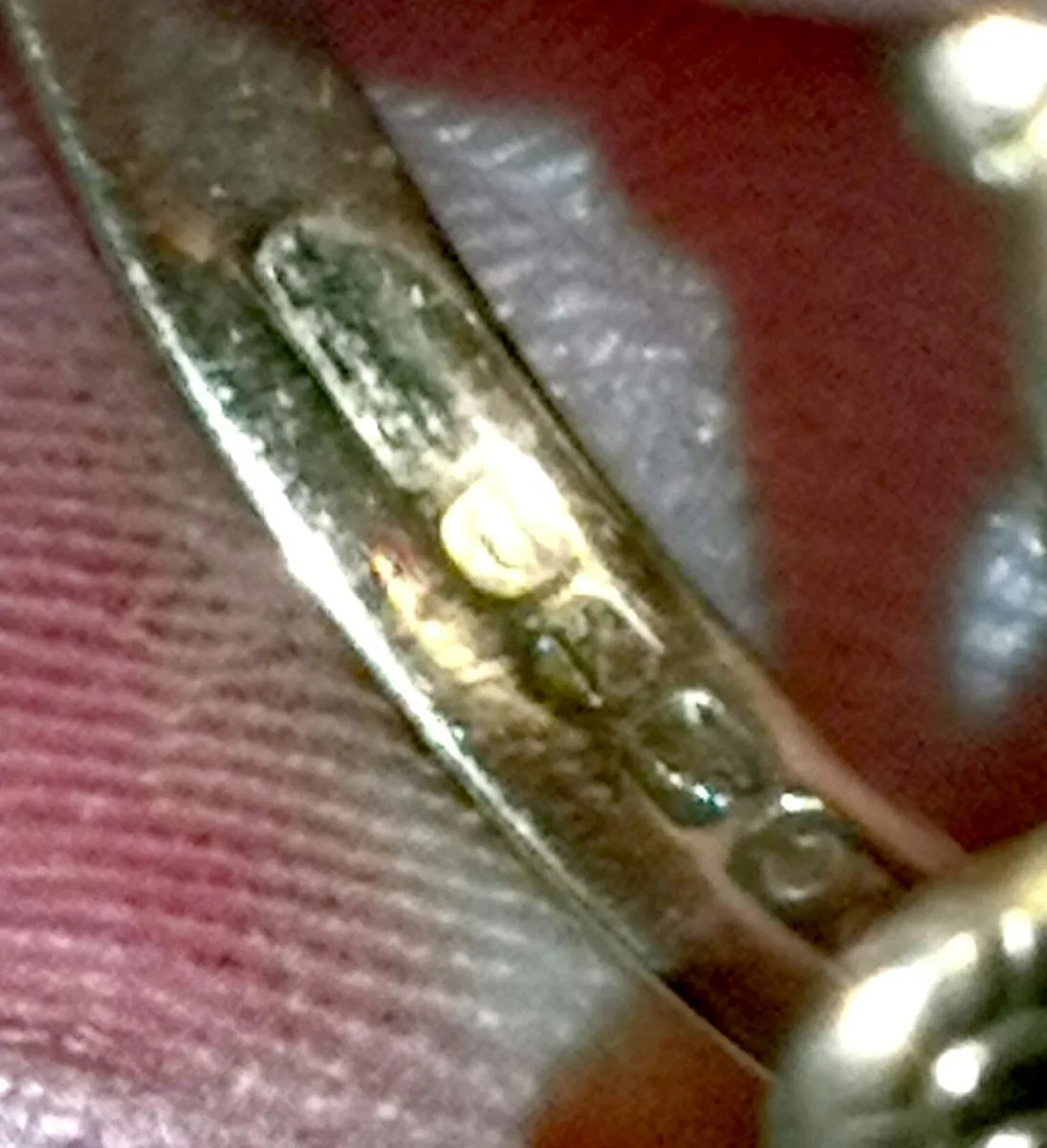 Pair of 9k gold Claddagh ring - Image 3
