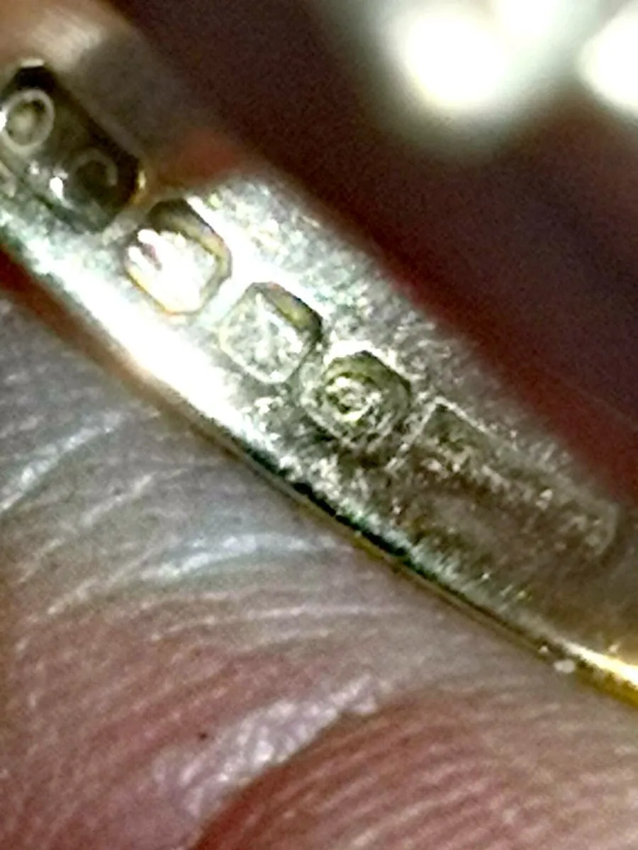 Pair of 9k gold Claddagh ring - Image 4