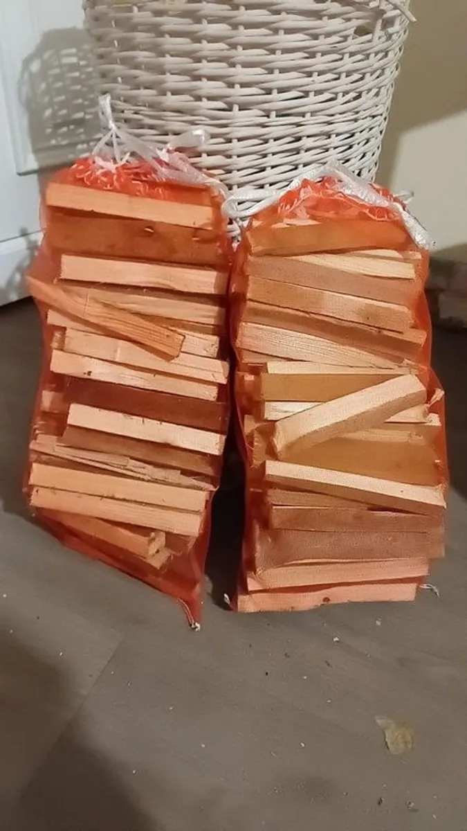 Bags of kindling, as seen in the picture - Image 1