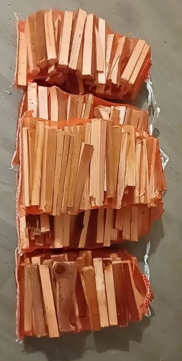 Bags of kindling, as seen in the picture - Image 2