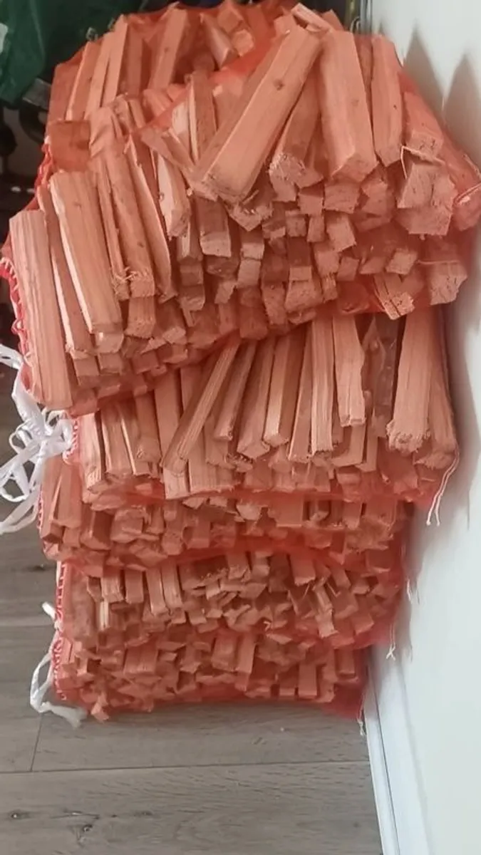 Bags of kindling, as seen in the picture - Image 3