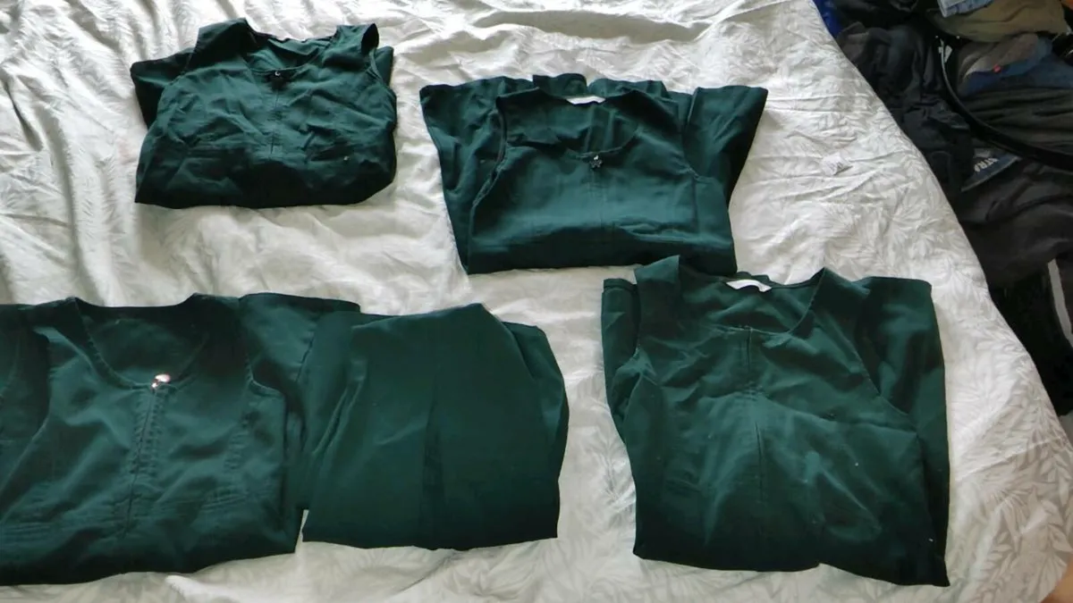 Green pinafore school uniform - Image 3