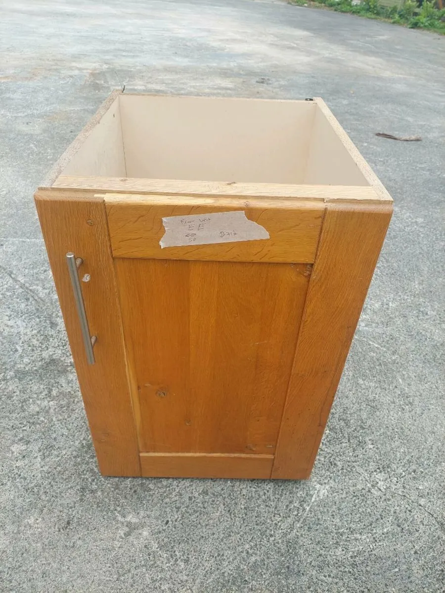 Kitchen units and Island - Image 4