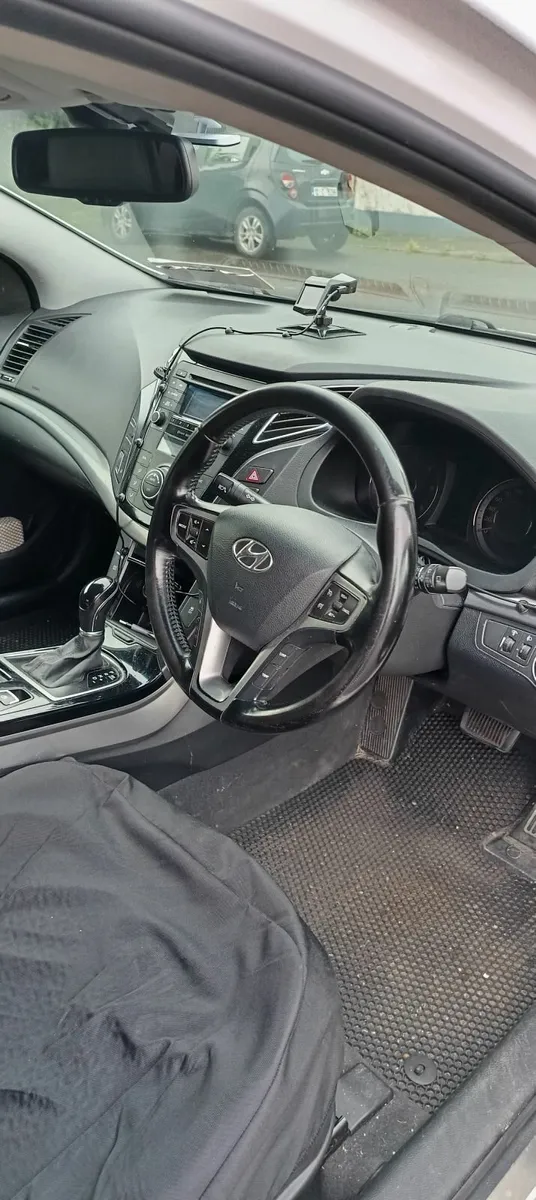 Hyundai i40 2015 automatic van - Image 3
