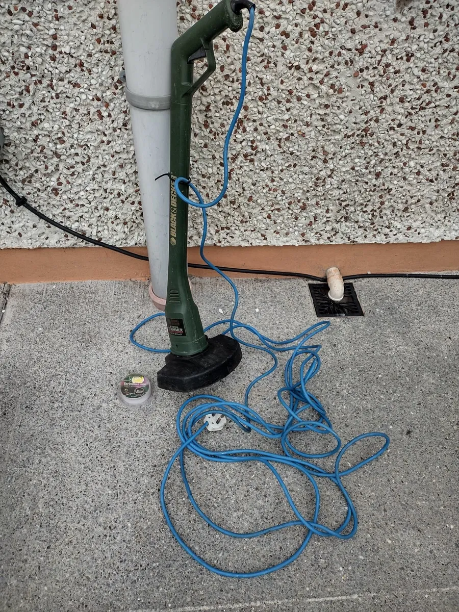 Black and Decor  electric strimmers - Image 3