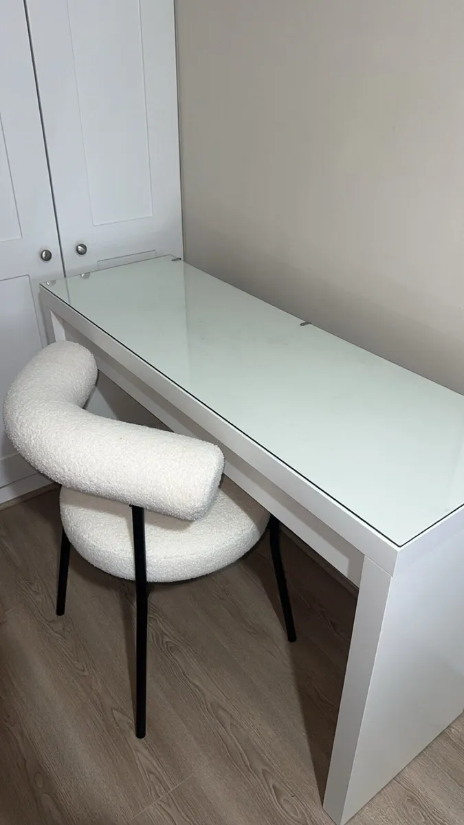 Vanity table - Image 2