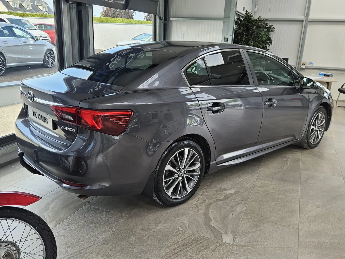 18 TOYOTA AVENSIS SOL -NAV - Image 4