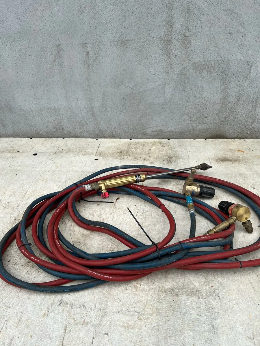 Oxygen Acetlyene cutting torch, gauges and hoses - Image 1