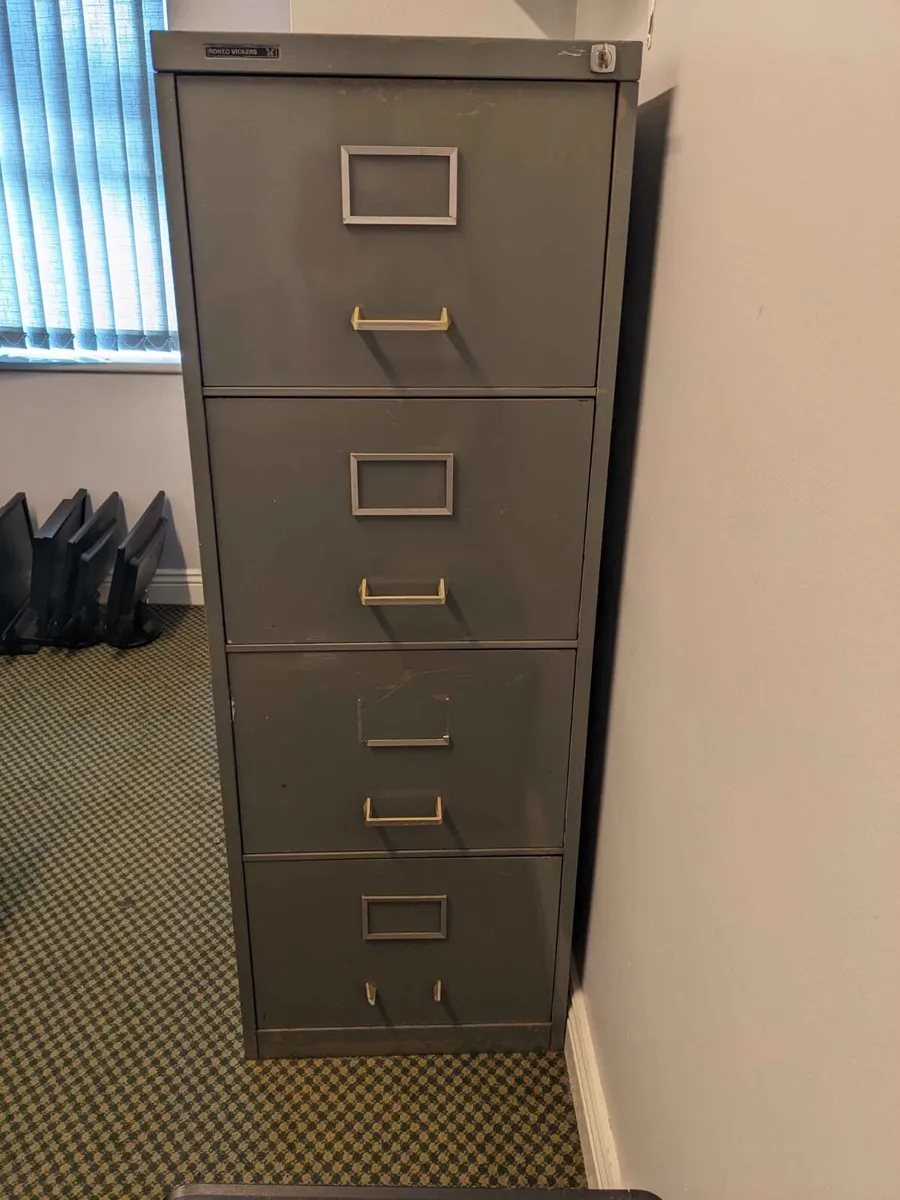 Filing cabinet & 2 office desks - Image 2
