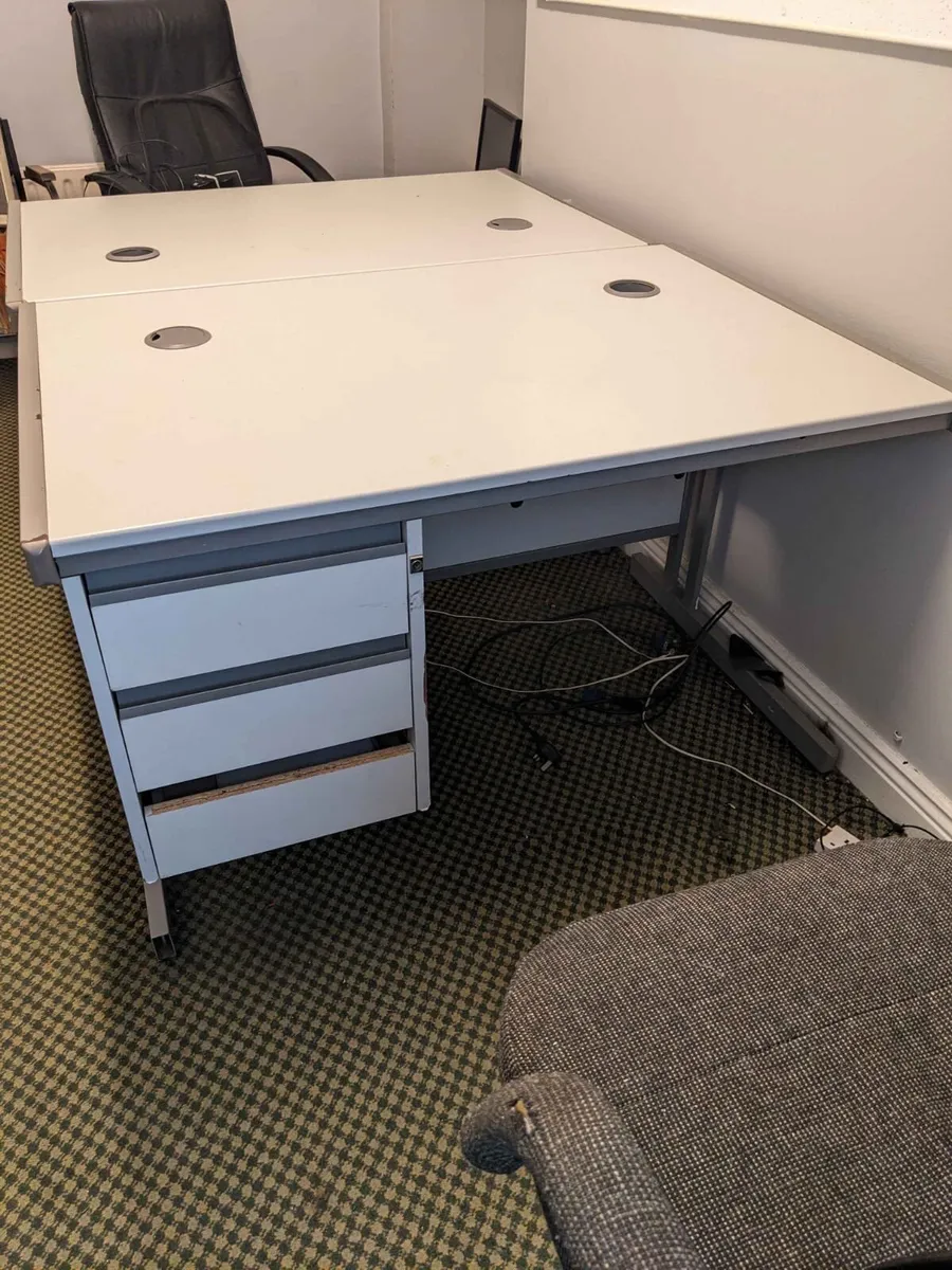 Filing cabinet & 2 office desks - Image 3