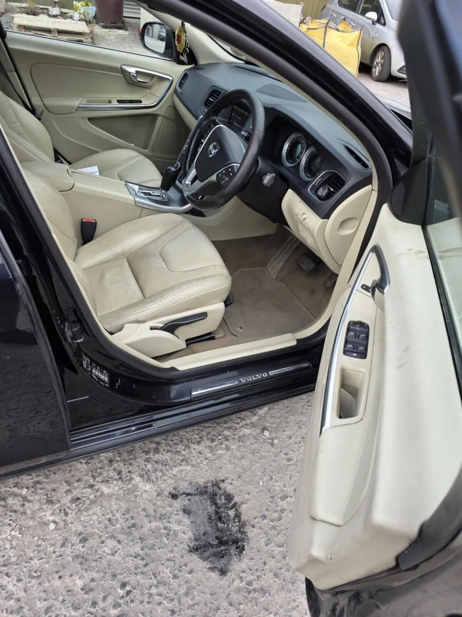 Volvo s60 2l Automatic - Image 2